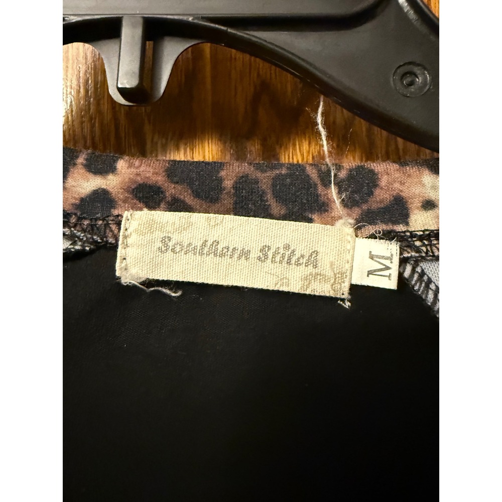 Southern stitch ladies Christmas shirt size M leopard print sleeves w/ red - Picture 2 of 3